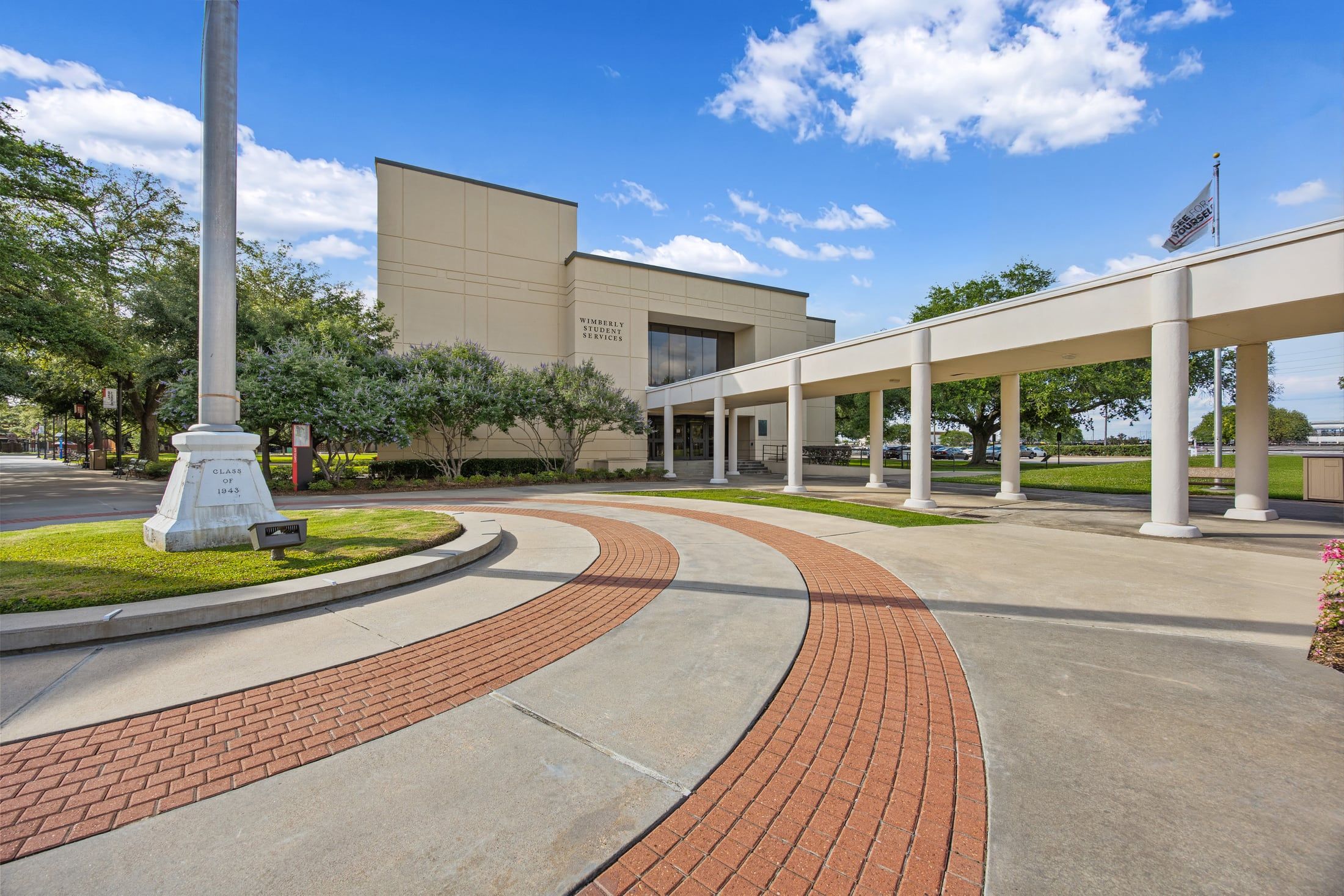 Exterior of Lamar University's Wimberly Student Services building and covered walkway